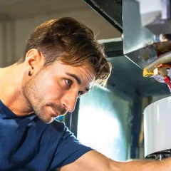 Vitalii, CNC-Maschinenbediener